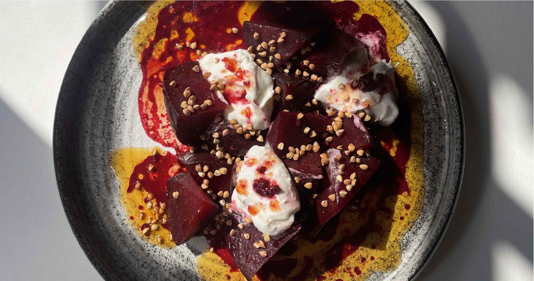 Betteraves sautées au Beurre Bordier à la Framboise, burrata et sarrazin grillé