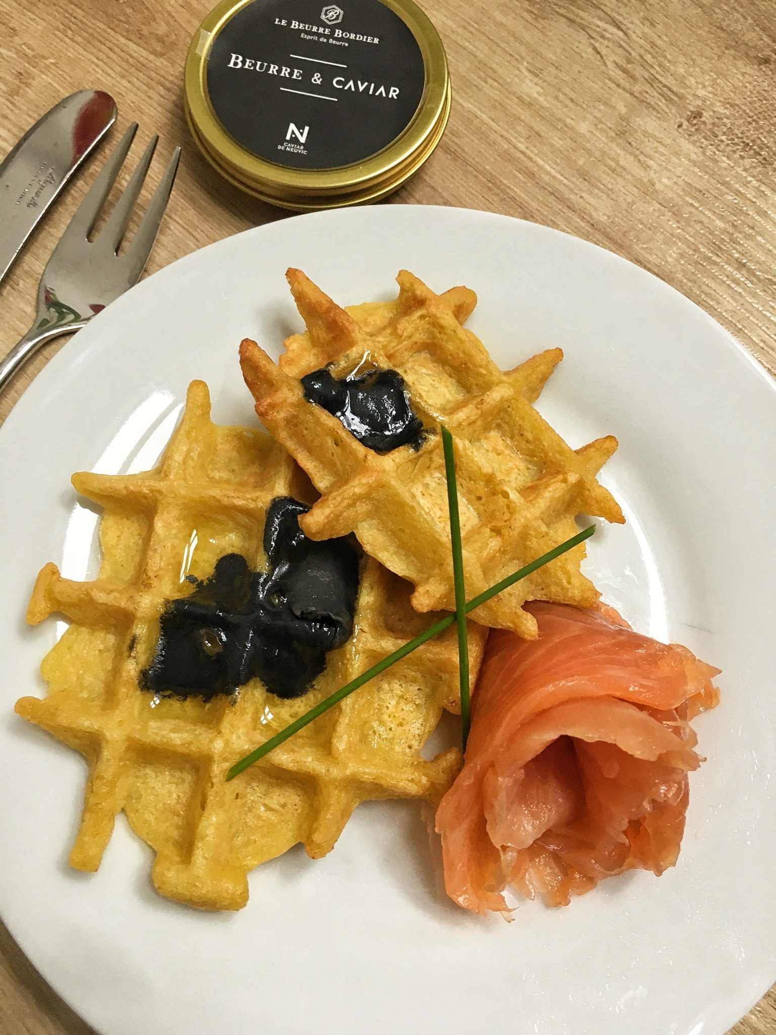 Gaufres de pommes de terre, saumon fumé et Beurre Bordier & Caviar