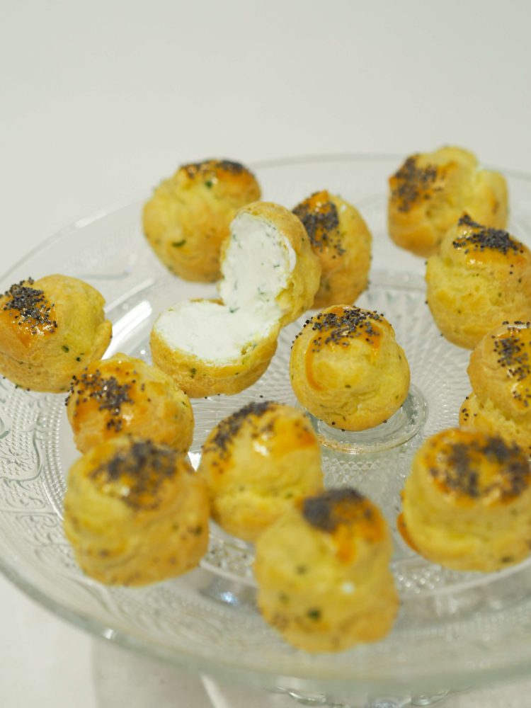 Gougères au Beurre Bordier à l’Ail des Ours et Poivre de Kampot