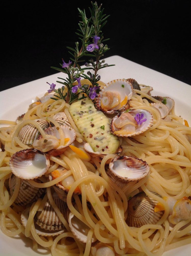 Spaghettini « Alle Vongole », coques et Beurre Bordier aux Algues